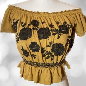 Women’s American Eagle Off the Shoulder Top. Golden Mustard Color.  Size XS. EUC